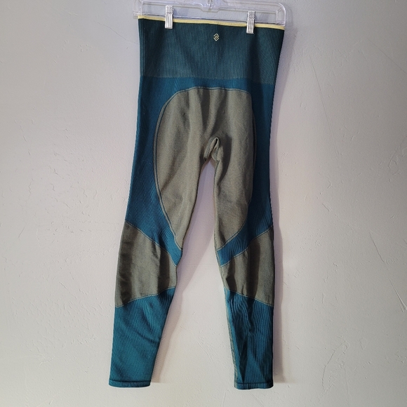 Thirdlove Flex Compression Leggings - Picture 2 of 8